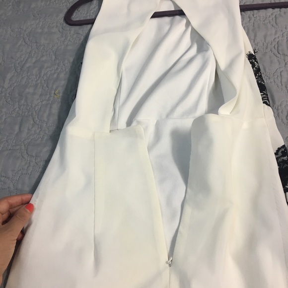 White dress with black lace - Picture 6 of 6